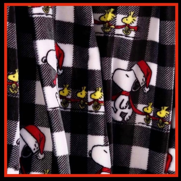 Berkshire Snoopy Plaid Christmas Sherpa Blanket - Picture 13 of 15